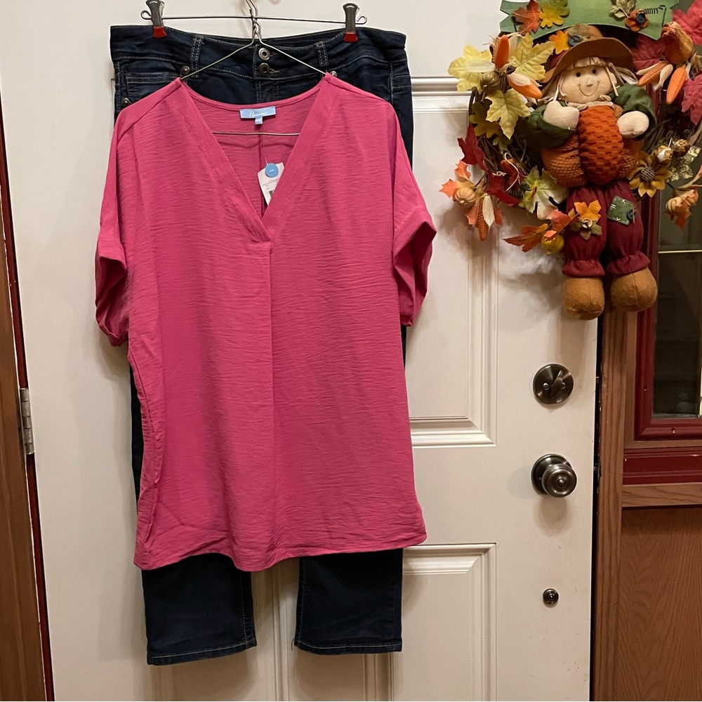 Warehouse One Slim Mid Rise 32 Short jeans plus a hot pink short sleeve shirt.